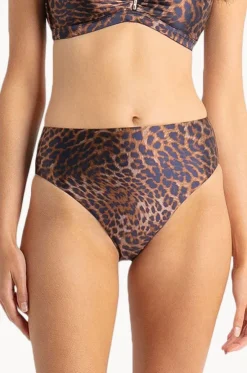 Lioness High Rise Leg Pant