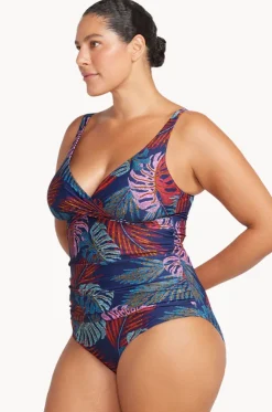 Nu Ornare Delacroix One Piece