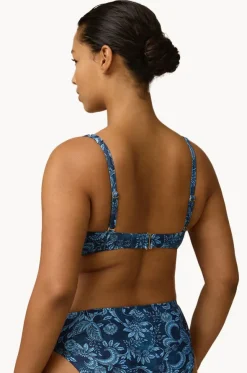 Taylor Multi Fit Twist Crop